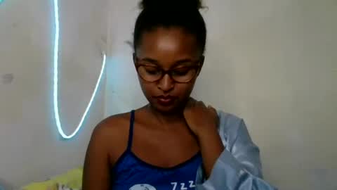 Snapshot of olinah610 chatting on 05/29/26, 11:41 olinah610 online show from 05/29/26, 11:41