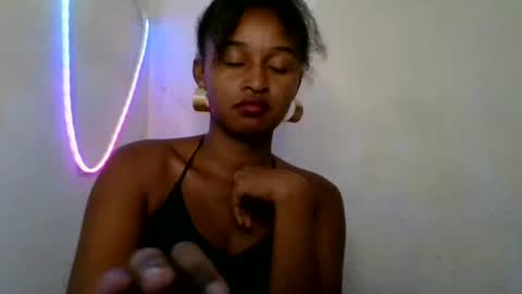 Snapshot of olinah610 chatting on 05/30/26, 12:13 olinah610 online show from 05/30/26, 12:13