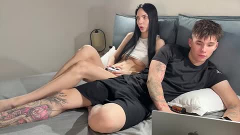 Snapshot of oliv1a_roby chatting on 10/02/25, 04:47 Olivia and Robie online show from 10/02/25, 04:47