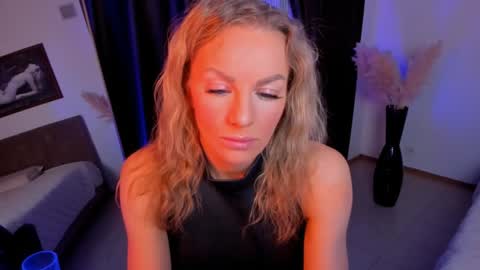 Snapshot of oliva_candy chatting on 01/28/25, 03:15 oliva_candy online show from 01/28/25, 03:15