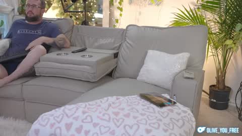 Snapshot of olive_you_ chatting on 02/20/25, 12:08 Olive online show from 02/20/25, 12:08