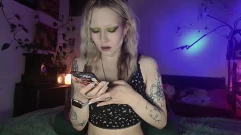 Olive online show from 11/12/25, 01:22