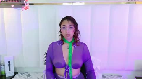 Snapshot of olivejoness_ chatting on 10/05/25, 01:04 olive online show from 10/05/25, 01:04