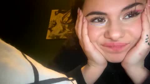 Snapshot of olivepeach chatting on 12/22/24, 05:23 Oil online show from 12/22/24, 05:23