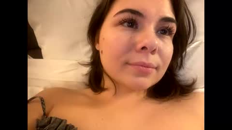 Snapshot of olivepeach chatting on 02/10/25, 07:38 Oil online show from 02/10/25, 07:38