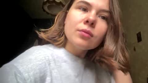 Snapshot of olivepeach chatting on 10/08/25, 08:23 Oil online show from 10/08/25, 08:23