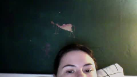 Snapshot of olivepeach chatting on 10/26/25, 03:40 Oil online show from 10/26/25, 03:40