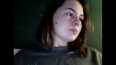 Snapshot of olivepeach chatting on 11/21/25, 07:12 Oil online show from 11/21/25, 07:12