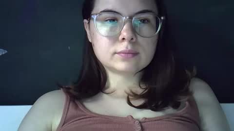 Snapshot of olivepeach chatting on 06/11/26, 02:37 Oil online show from 06/11/26, 02:37