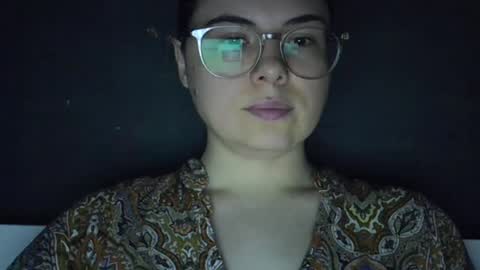 Snapshot of olivepeach chatting on 06/15/26, 01:02 Oil online show from 06/15/26, 01:02