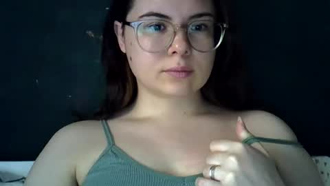 Snapshot of olivepeach chatting on 07/04/26, 11:27 Oil online show from 07/04/26, 11:27