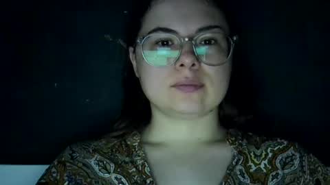 Snapshot of olivepeach chatting on 07/19/26, 10:41 Oil online show from 07/19/26, 10:41