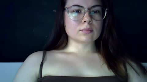 Snapshot of olivepeach chatting on 08/03/26, 01:16 Oil online show from 08/03/26, 01:16