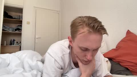 Snapshot of oliver_and_thomas chatting on 09/26/25, 01:04 Oliver and Thomas online show from 09/26/25, 01:04