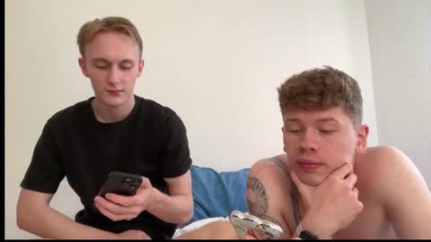 Snapshot of oliver_and_thomas chatting on 10/07/25, 02:47 Oliver and Thomas online show from 10/07/25, 02:47
