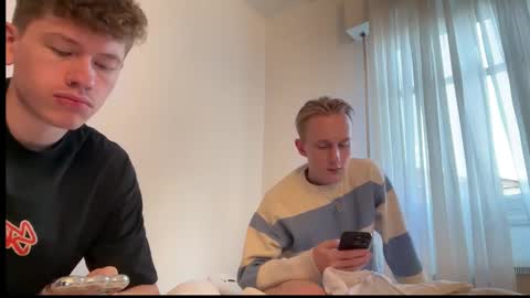 Snapshot of oliver_and_thomas chatting on 10/15/25, 04:18 Oliver and Thomas online show from 10/15/25, 04:18