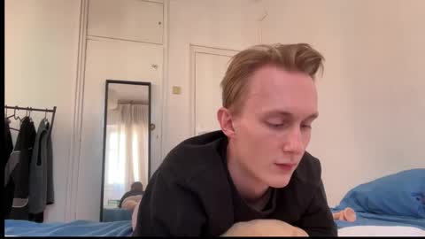 Snapshot of oliver_and_thomas chatting on 10/18/25, 10:27 Oliver and Thomas online show from 10/18/25, 10:27