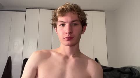 Snapshot of oliver_beck chatting on 12/10/24, 02:38 Oliver Beck online show from 12/10/24, 02:38