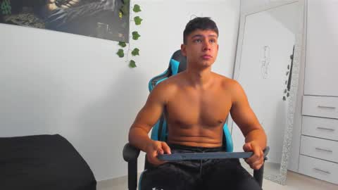 Oliver bray online show from 03/01/25, 02:59