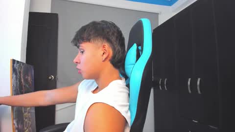 Oliver bray online show from 11/08/25, 01:39