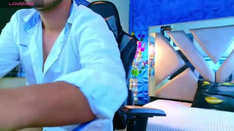 Snapshot of oliver_jamees chatting on 03/24/26, 12:21 oliver_jamees online show from 03/24/26, 12:21