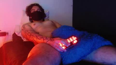 Snapshot of oliver_laid_2023 chatting on 12/19/24, 06:01 oliver_laid_2023 online show from 12/19/24, 06:01