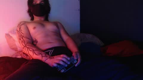 Snapshot of oliver_laid_2023 chatting on 01/05/25, 06:24 oliver_laid_2023 online show from 01/05/25, 06:24
