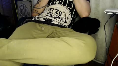 oliver_laid_2023 online show from 11/16/25, 01:11