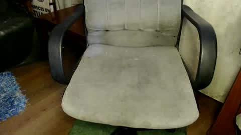 oliver_laid_2023 online show from 11/25/25, 09:53