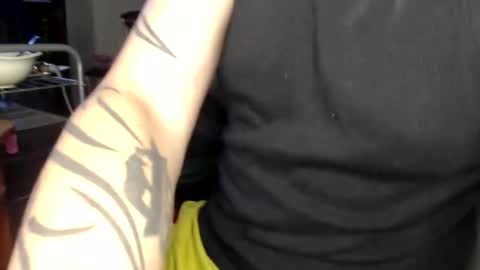 oliver_laid_2023 online show from 05/19/26, 02:40