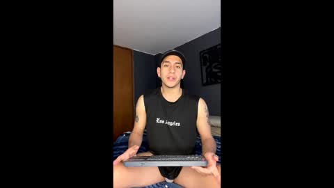 Snapshot of oliver_plata_ chatting on 12/15/25, 09:52 Oliver online show from 12/15/25, 09:52