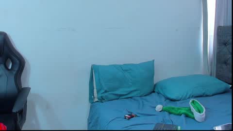 Snapshot of oliver_smith_2 chatting on 12/24/24, 05:34 oliver_smith_2 online show from 12/24/24, 05:34