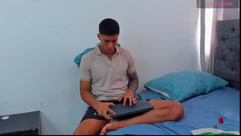 Snapshot of oliver_smith_2 chatting on 12/26/24, 04:25 oliver_smith_2 online show from 12/26/24, 04:25