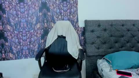 Snapshot of oliver_smith_2 chatting on 02/23/25, 04:24 oliver_smith_2 online show from 02/23/25, 04:24