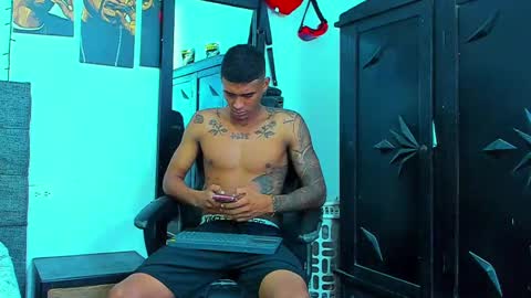 Snapshot of oliver_smith_2 chatting on 11/23/25, 12:16 oliver_smith_2 online show from 11/23/25, 12:16