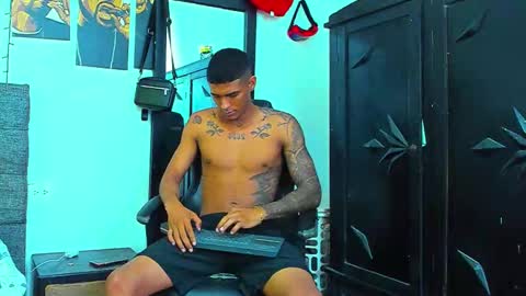 Snapshot of oliver_smith_2 chatting on 11/25/25, 07:58 oliver_smith_2 online show from 11/25/25, 07:58