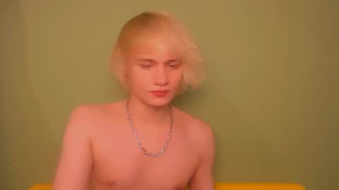 Snapshot of oliver_sweet_ chatting on 12/07/24, 02:09 Oliver online show from 12/07/24, 02:09