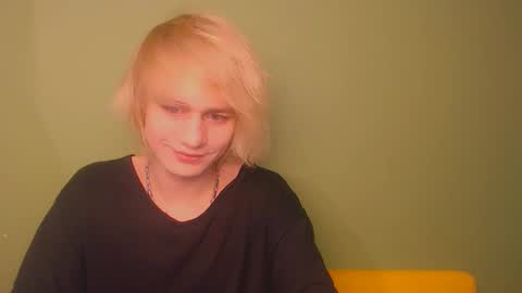 Snapshot of oliver_sweet_ chatting on 01/05/25, 12:52 Oliver online show from 01/05/25, 12:52