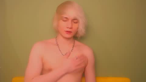 Snapshot of oliver_sweet_ chatting on 02/13/25, 02:45 Oliver online show from 02/13/25, 02:45