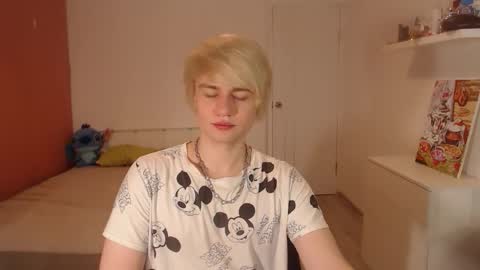 Snapshot of oliver_sweet_ chatting on 09/29/25, 01:33 Oliver online show from 09/29/25, 01:33