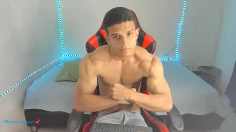 Snapshot of oliver_thompsson chatting on 01/19/26, 01:20 oliver thompsson online show from 01/19/26, 01:20