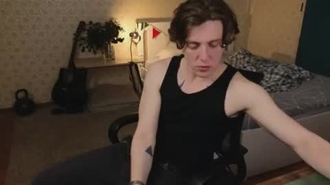 Snapshot of oliver_travis chatting on 06/18/26, 05:30 Oliver Evans online show from 06/18/26, 05:30