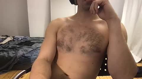 Snapshot of oliverbisbis1 chatting on 10/14/25, 10:43 oliverbisbis1 online show from 10/14/25, 10:43