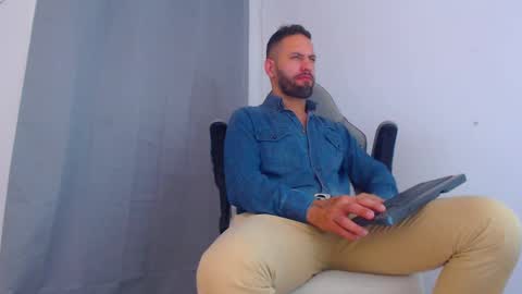 Snapshot of oliverdrew1 chatting on 12/03/24, 12:24 oliver online show from 12/03/24, 12:24