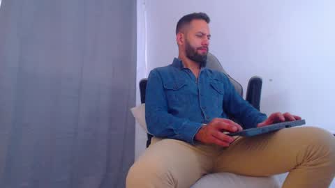 Snapshot of oliverdrew1 chatting on 12/08/24, 07:11 oliver online show from 12/08/24, 07:11