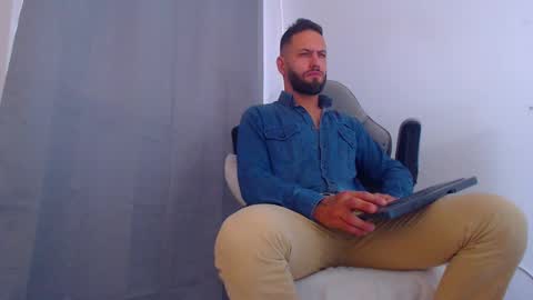 Snapshot of oliverdrew1 chatting on 12/16/24, 05:33 oliver online show from 12/16/24, 05:33