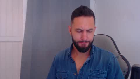 Snapshot of oliverdrew1 chatting on 12/17/24, 11:16 oliver online show from 12/17/24, 11:16