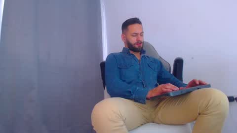 Snapshot of oliverdrew1 chatting on 12/23/24, 09:18 oliver online show from 12/23/24, 09:18