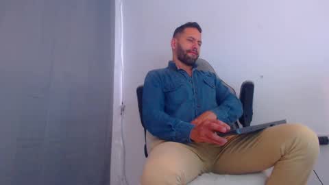 Snapshot of oliverdrew1 chatting on 12/24/24, 09:11 oliver online show from 12/24/24, 09:11