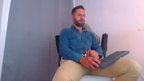 Snapshot of oliverdrew1 chatting on 01/02/25, 08:13 oliver online show from 01/02/25, 08:13